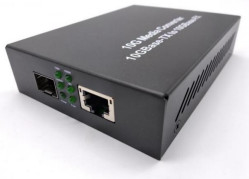 SFP+ 및 RJ45 포트를 가진 10G 관리되지 않은 미디어 변환기