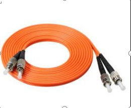LSZH/PVC/PU 재킷 재료 FC-ST 패치 코드 고온 안정성 및 ≤0.3dB 삽입 손실