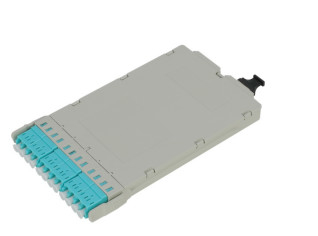 슬라이딩 디자인 MTP/MPO 캐세트 관리 패널 케이블 직경 0.9 / 2.0 / 3.0mm -40°C ~ 80°C 온도 범위
