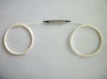 고전력 편광에 민감하지 않은 광학 아이솔레이터