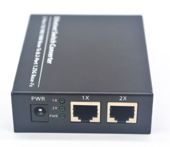 SC 단일 광섬유 10/100/1000M(2개의 RJ45 포트 Base-T - 100 Base-X 관리형 미디어 변환기 포함)