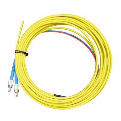 FC UPC 두 부분으로 된 G657A1 PVC 광섬유 땋아 늘인 머리 평평한 케이블 노란 단일모드