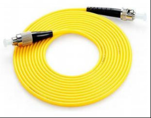 LSZH/PVC/PU 재킷 재료 FC-ST 패치 코드 고온 안정성 및 ≤0.3dB 삽입 손실