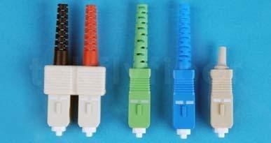 SC 단순 또는 듀플렉스 커넥터 ANSI, IEC, TIA/EIA, NTT 및 JIS 표준이 호환됩니다.