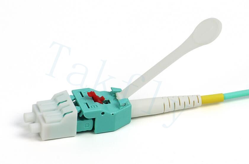 고밀도 케이블링을 위한 공간 절약형 LC-LC Uniboot 패치 코드