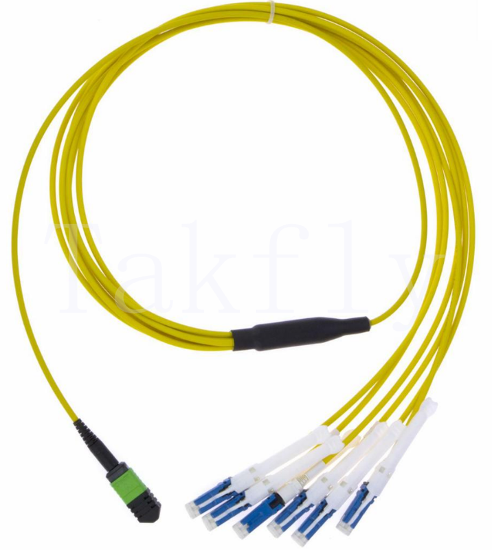 MPO에서 CS 브레이크오웃 패치 코드 High-Density Multi-fiber to CS Uniboot, 4/8/12/16/24F, 데이터 센터에 대한 낮은 삽입 손실